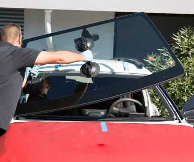 windshield-replacement-man-is-changing-windscrenn-car